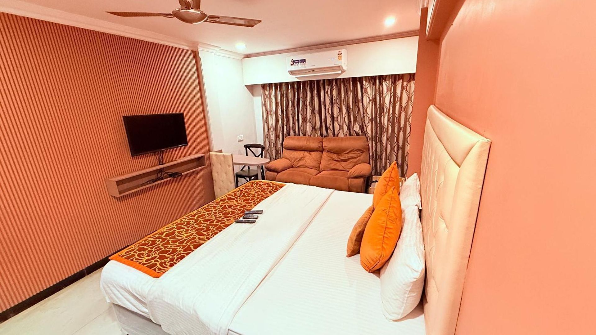 Highway Andheri East Hotel