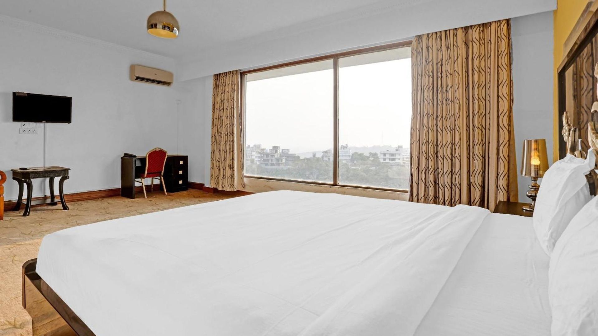 Townhouse Royal Palms Shared Serviced 4* Mumbai