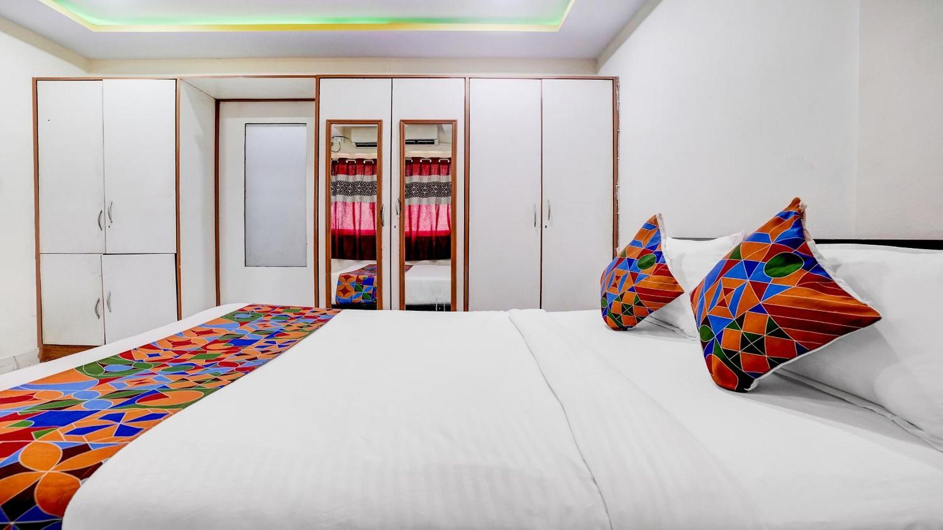 Hotel Fabhotel Dream Palace