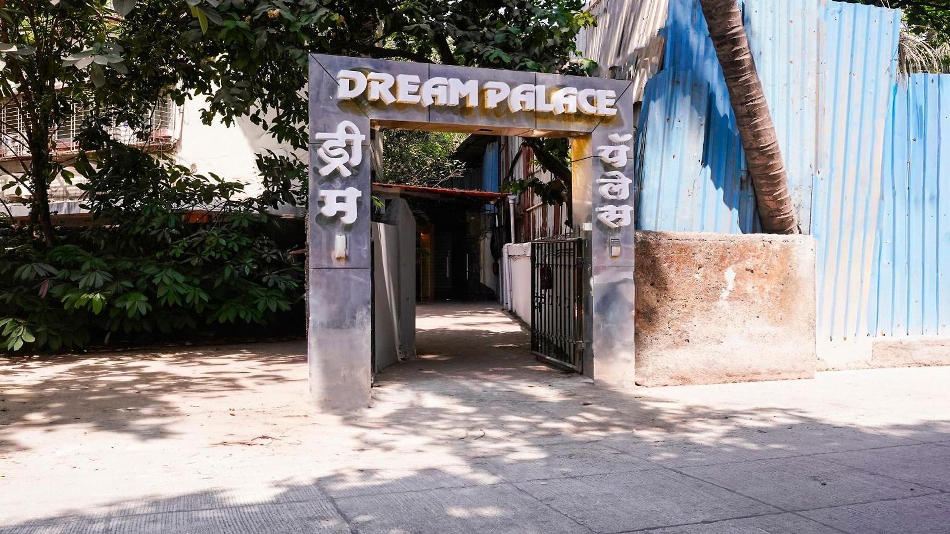 Hotel Fabhotel Dream Palace