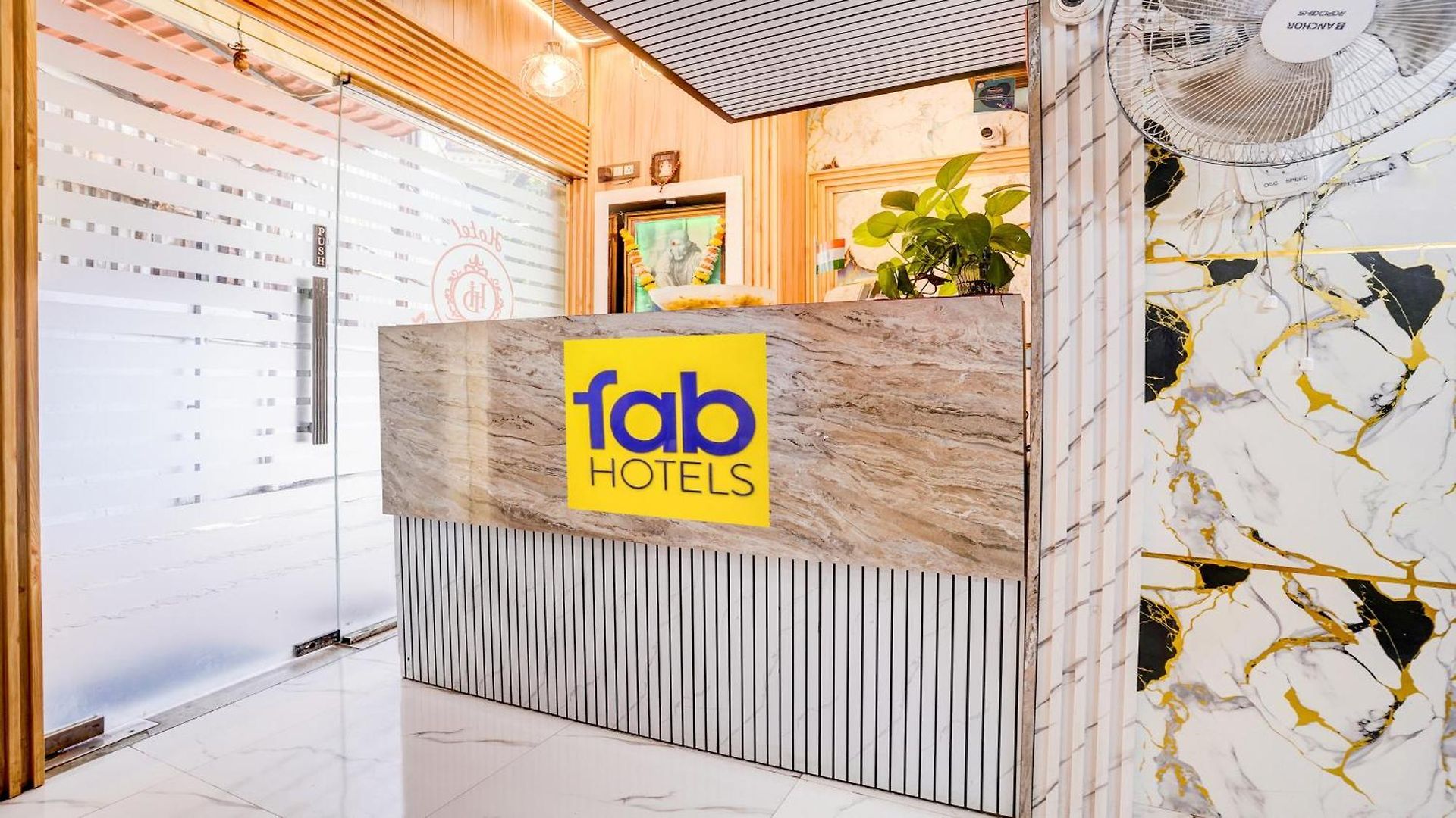Hotel Fabhotel Dream Palace