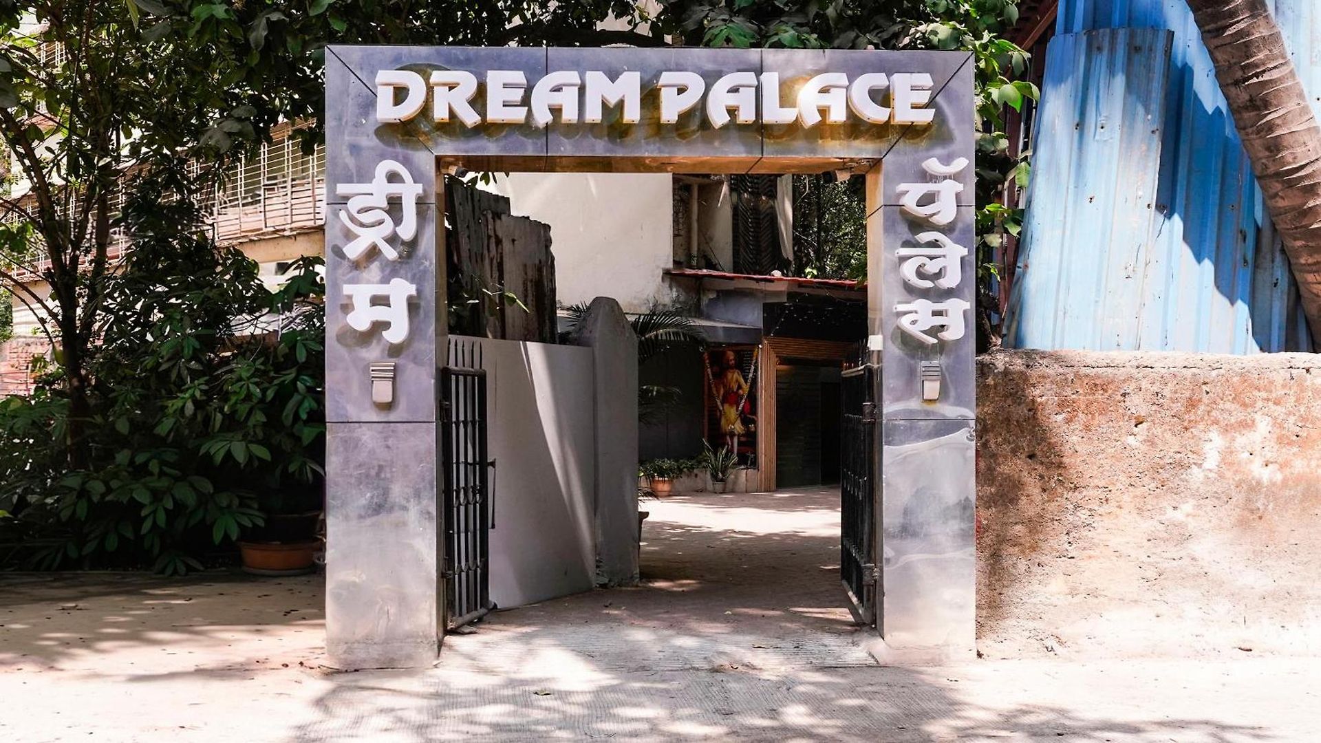 Fabhotel Dream Palace 3*