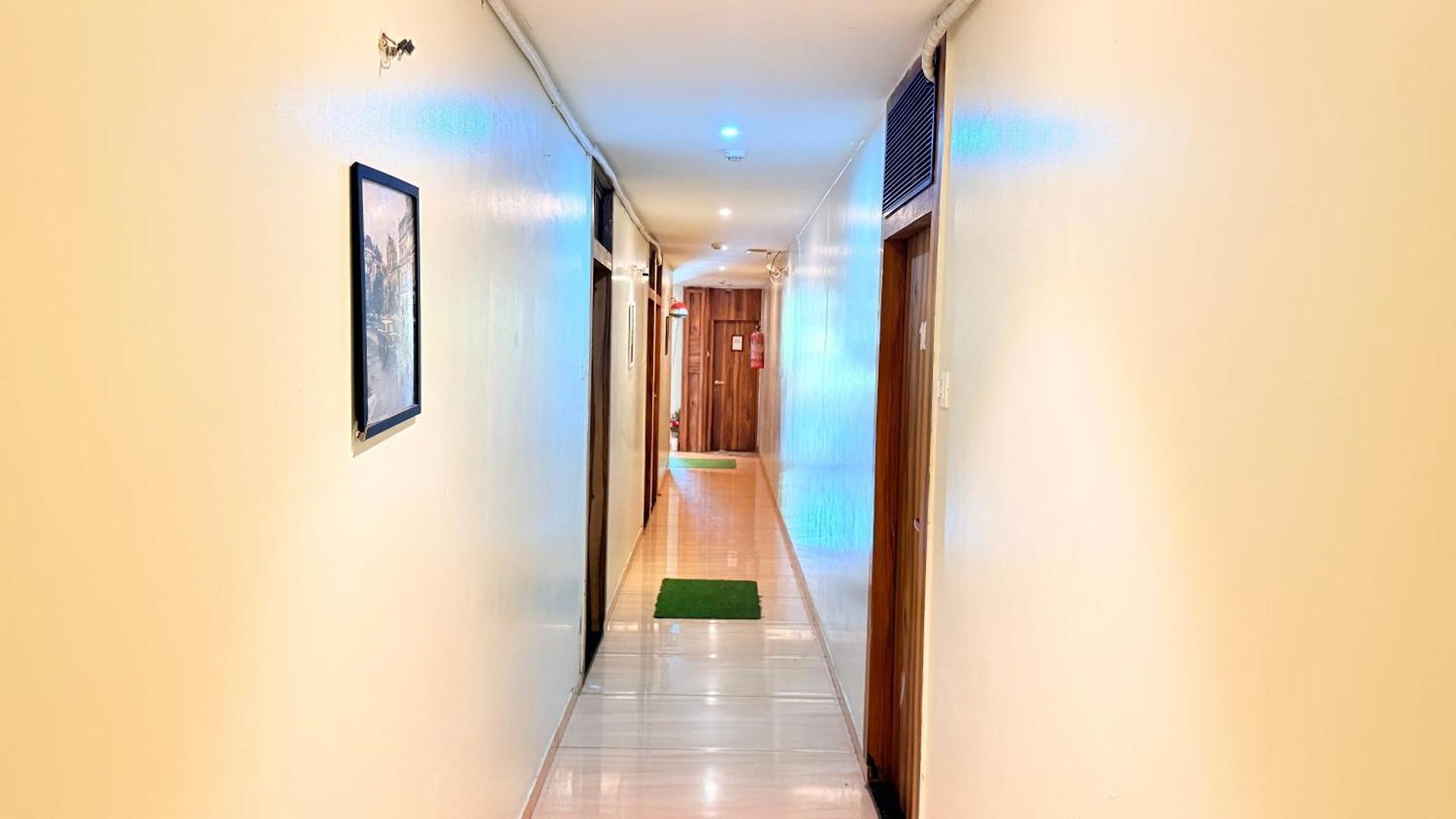 Hotel Cozy T2 Airport