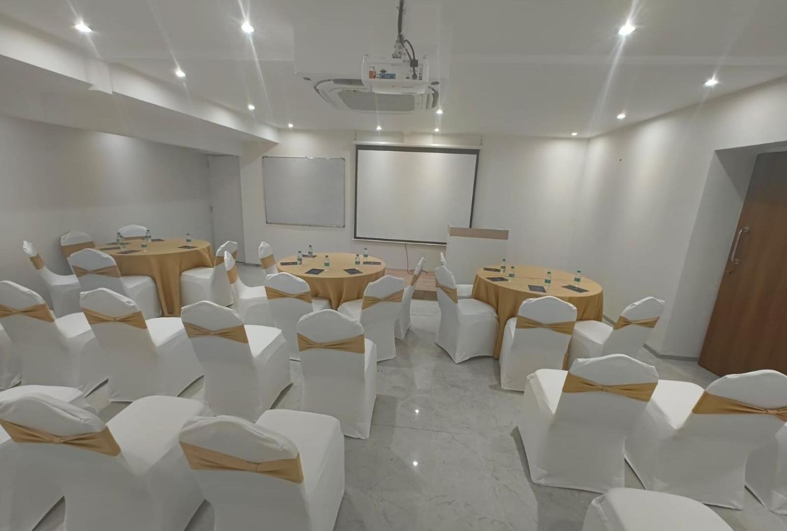 Z Bliss Suites, Bkc 4*