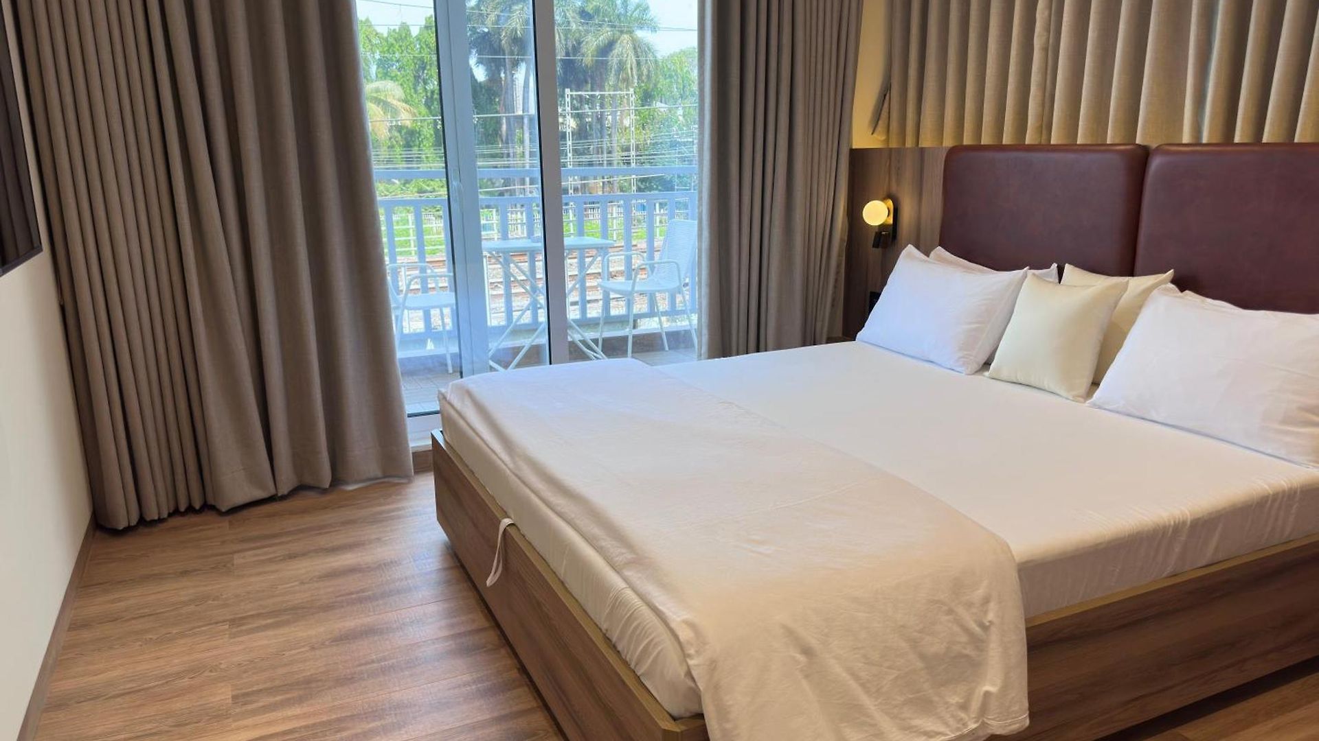Rudraya Homes - Cozy Premium Serviced Khar - Next To Bandra Apartment