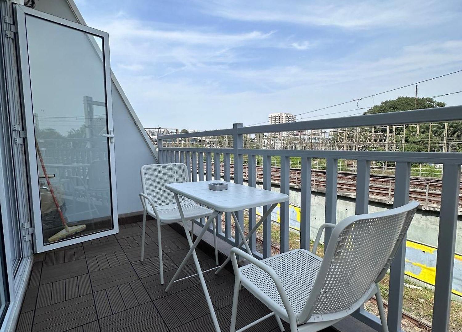 Rudraya Homes - Cozy Premium Serviced Khar - Next To Bandra Apartment Mumbai