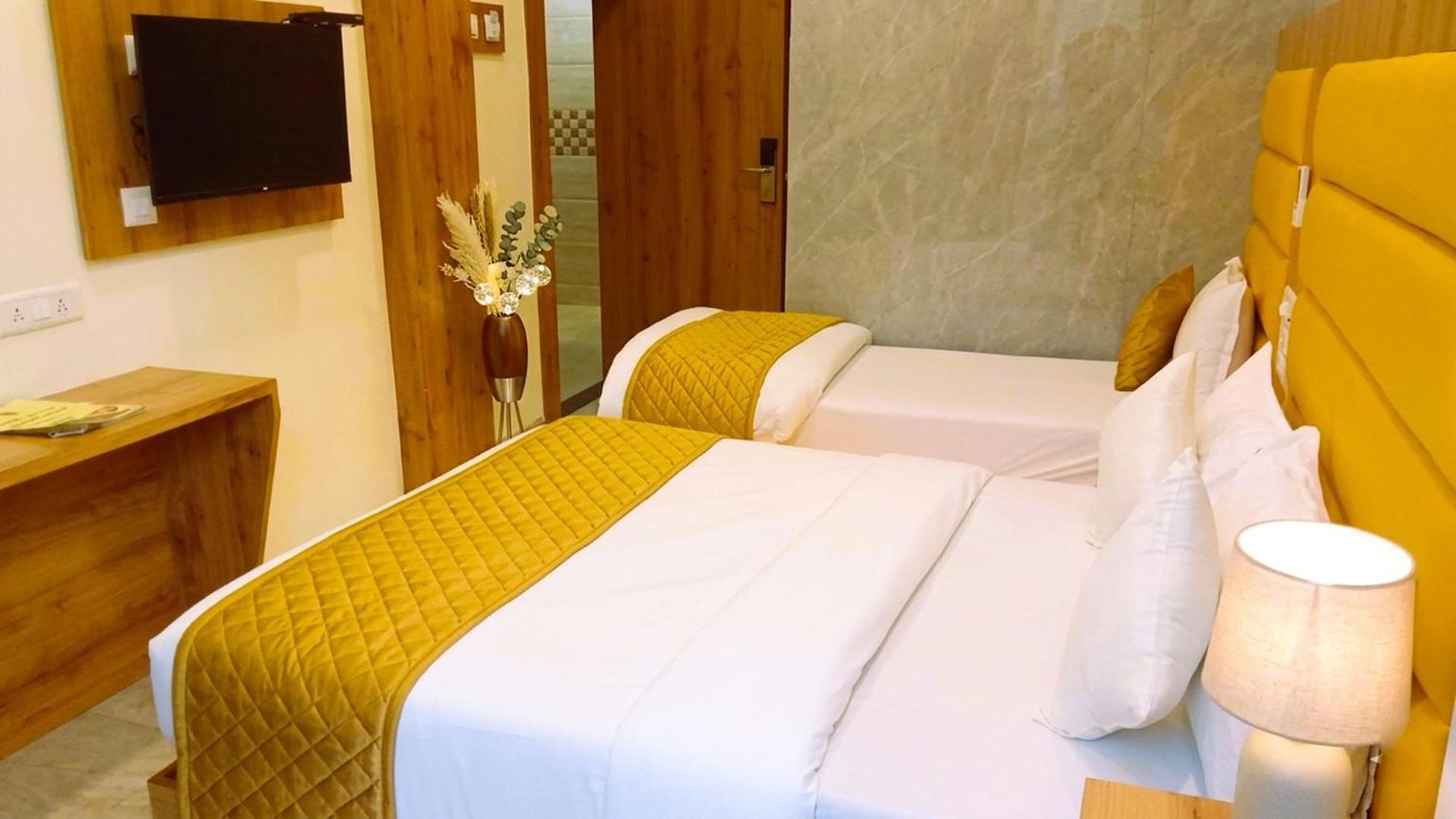 Hotel National - Grant Road 3*