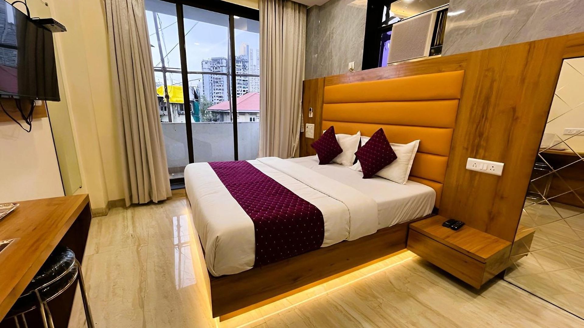 Hotel National - Grant Road 3*