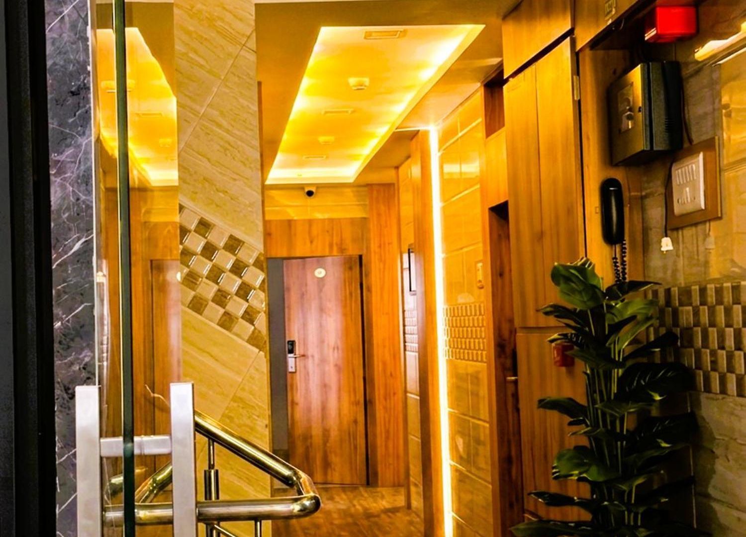 Hotel National - Grant Road 3*