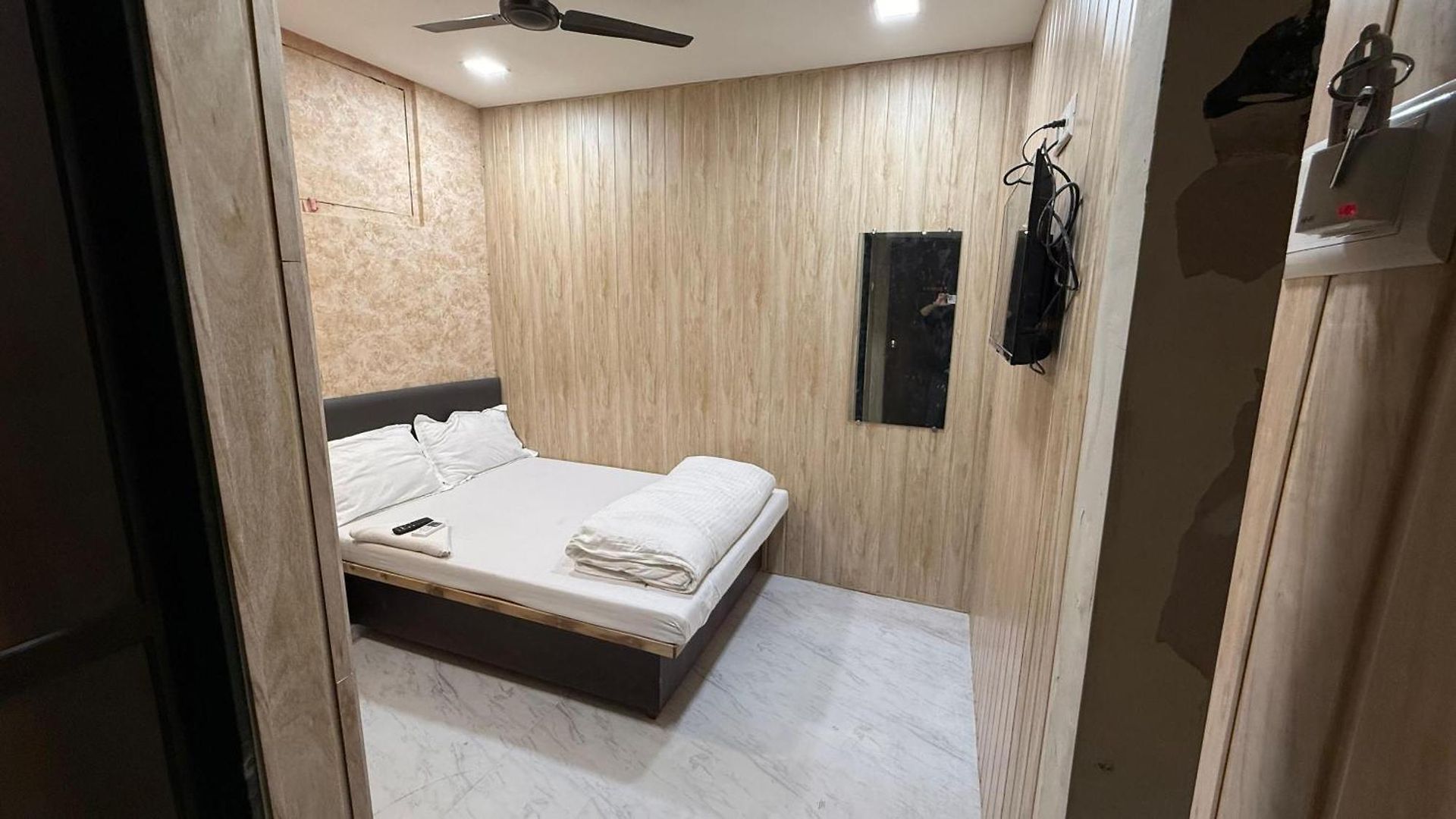 Marine Line Near Marine Drive & Cricket Stadium, South Hotel 2*