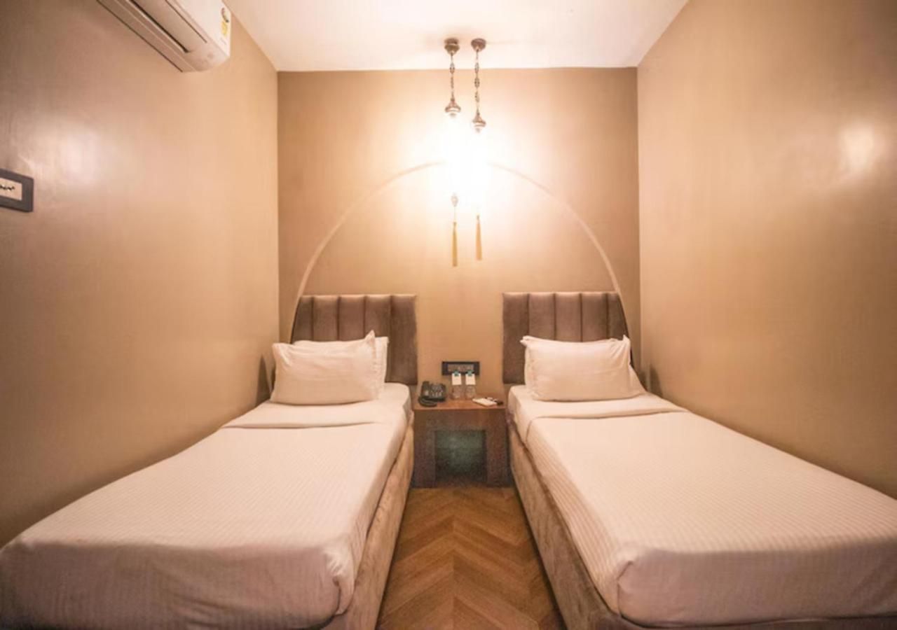 White Pearl - Colaba Hotel