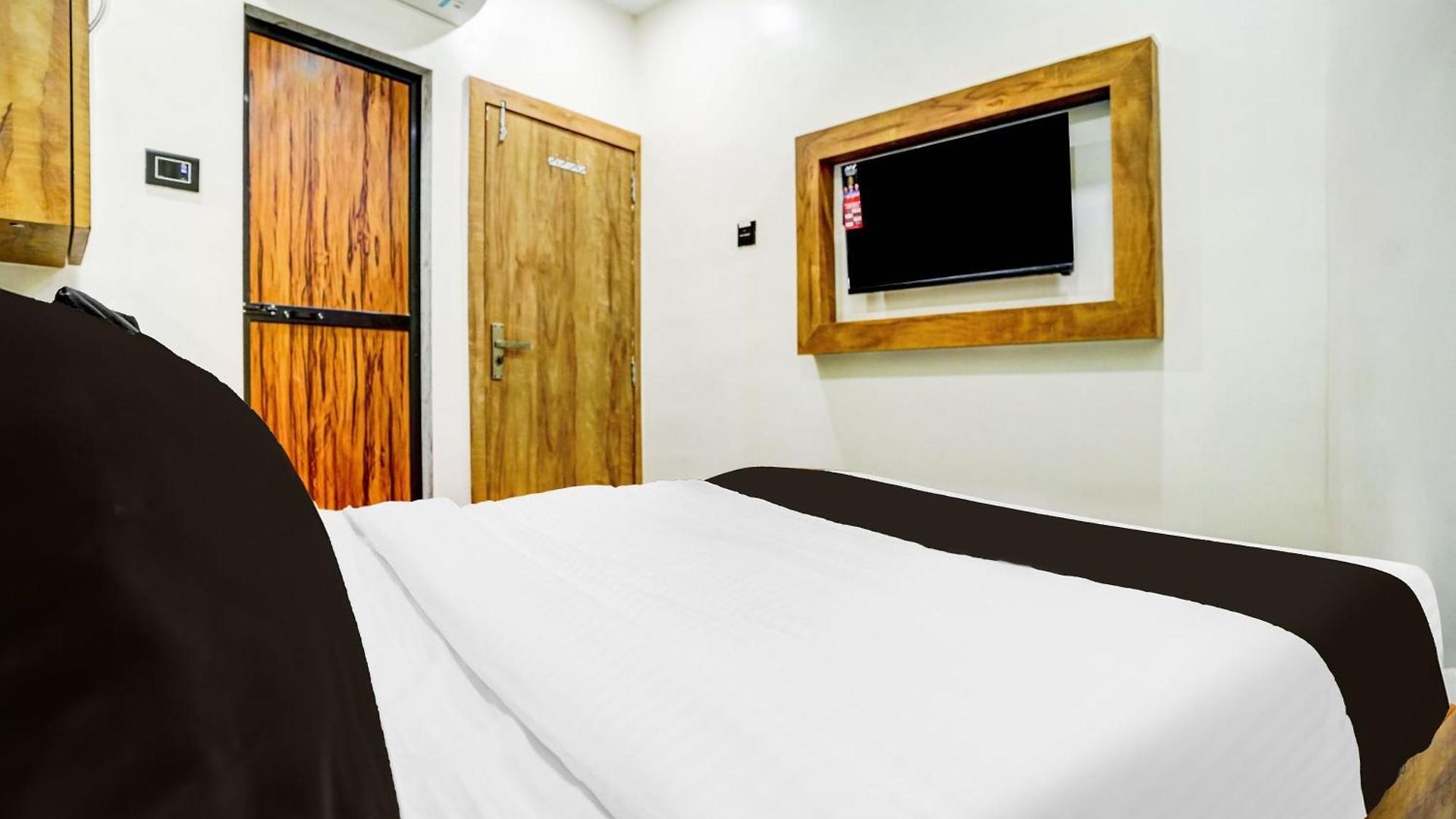 Hotel Collection O Khar Road Railway Station Mumbai