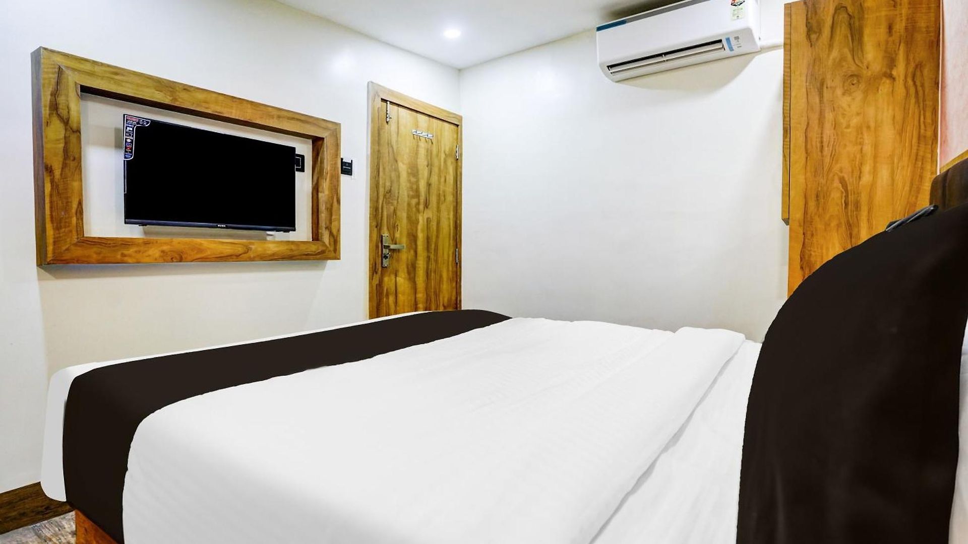 Collection O Khar Road Railway Station Hotel Mumbai