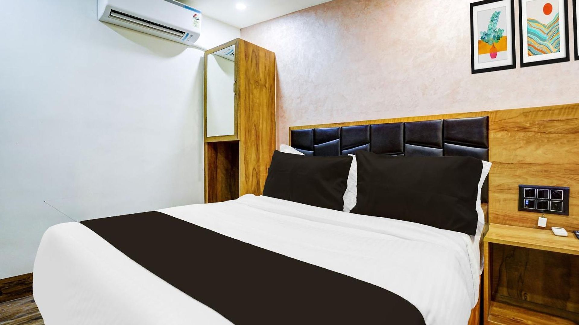 Collection O Khar Road Railway Station Hotel Mumbai