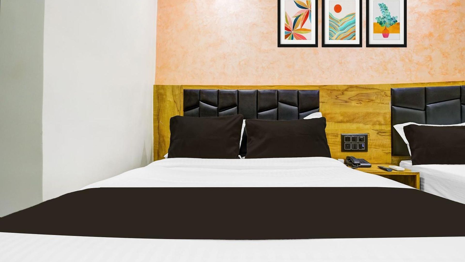 Collection O Khar Road Railway Station Hotel Mumbai