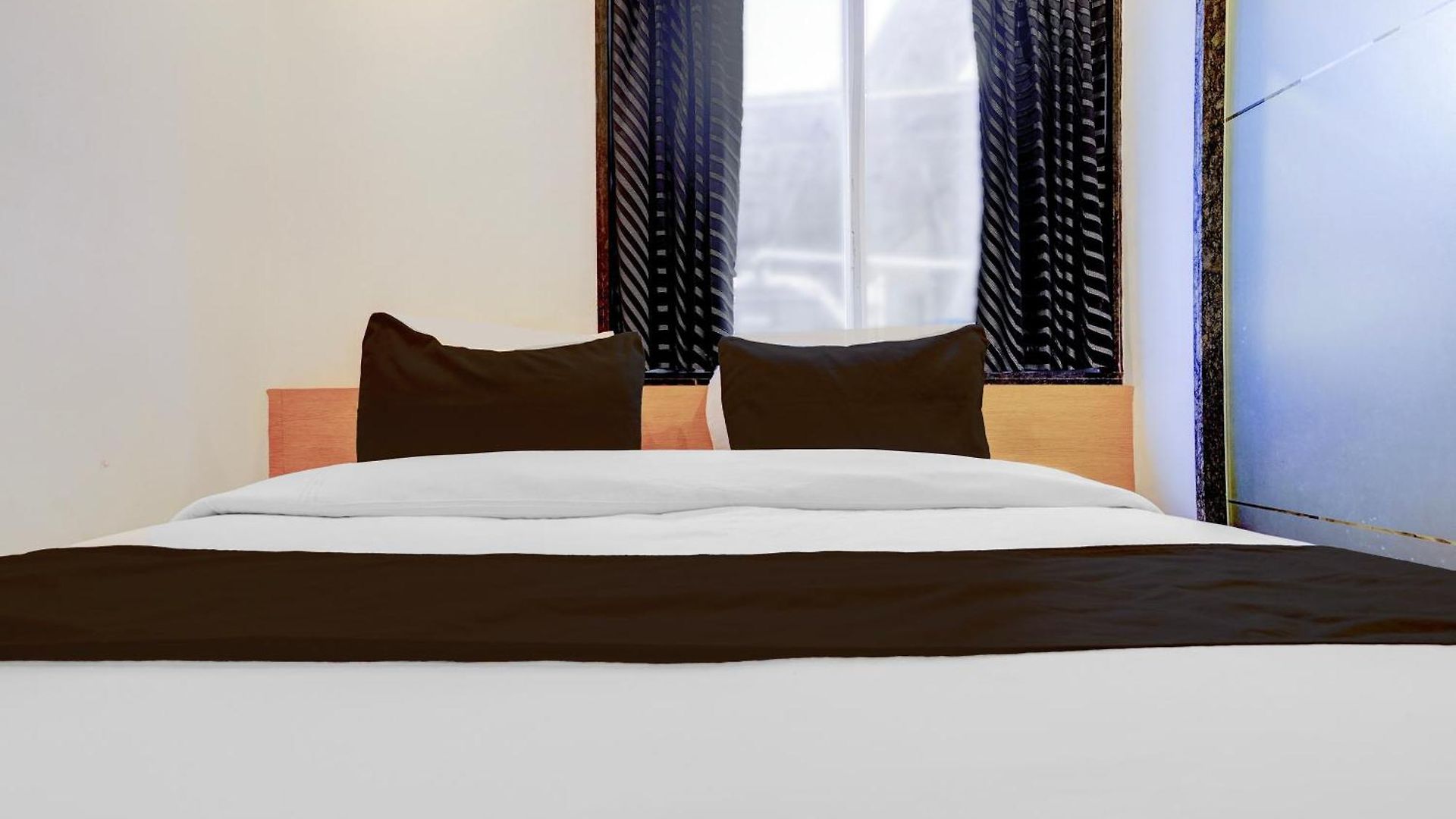 Townhouse Apmc Market Formerly Stayzi Hotel