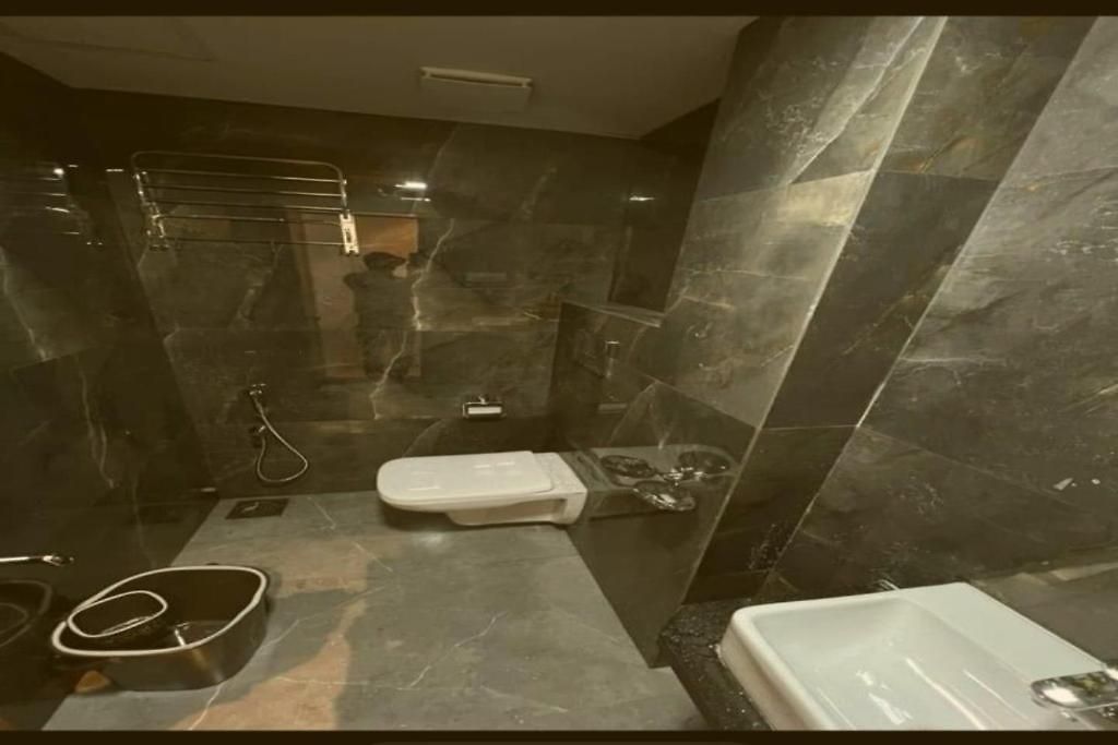 Glitz Beverly-near Us Consulate Kurla Mumbai