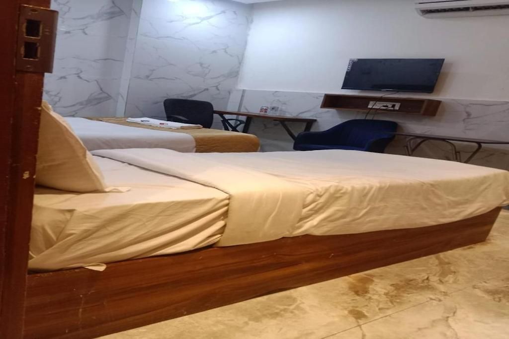 Guest house Glitz Beverly-near Us Consulate Kurla Mumbai