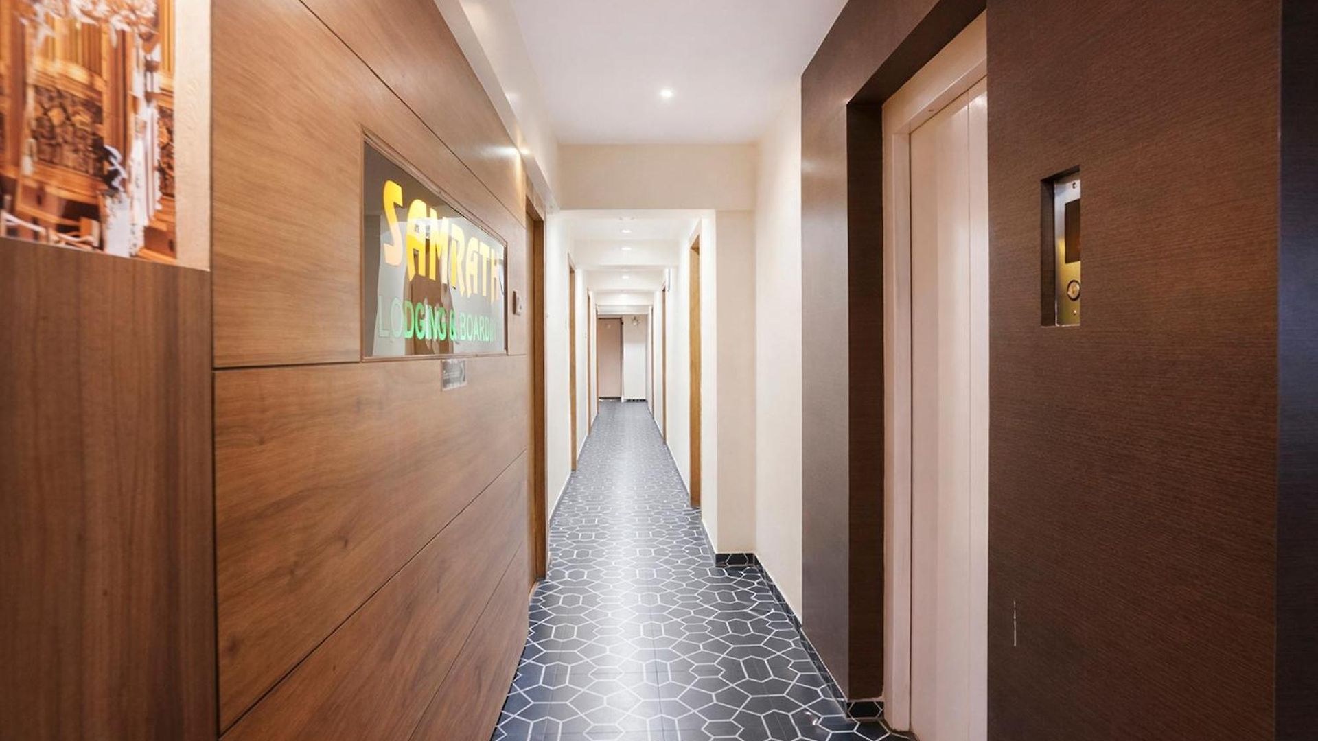 Hotel Fabhotel Samrath