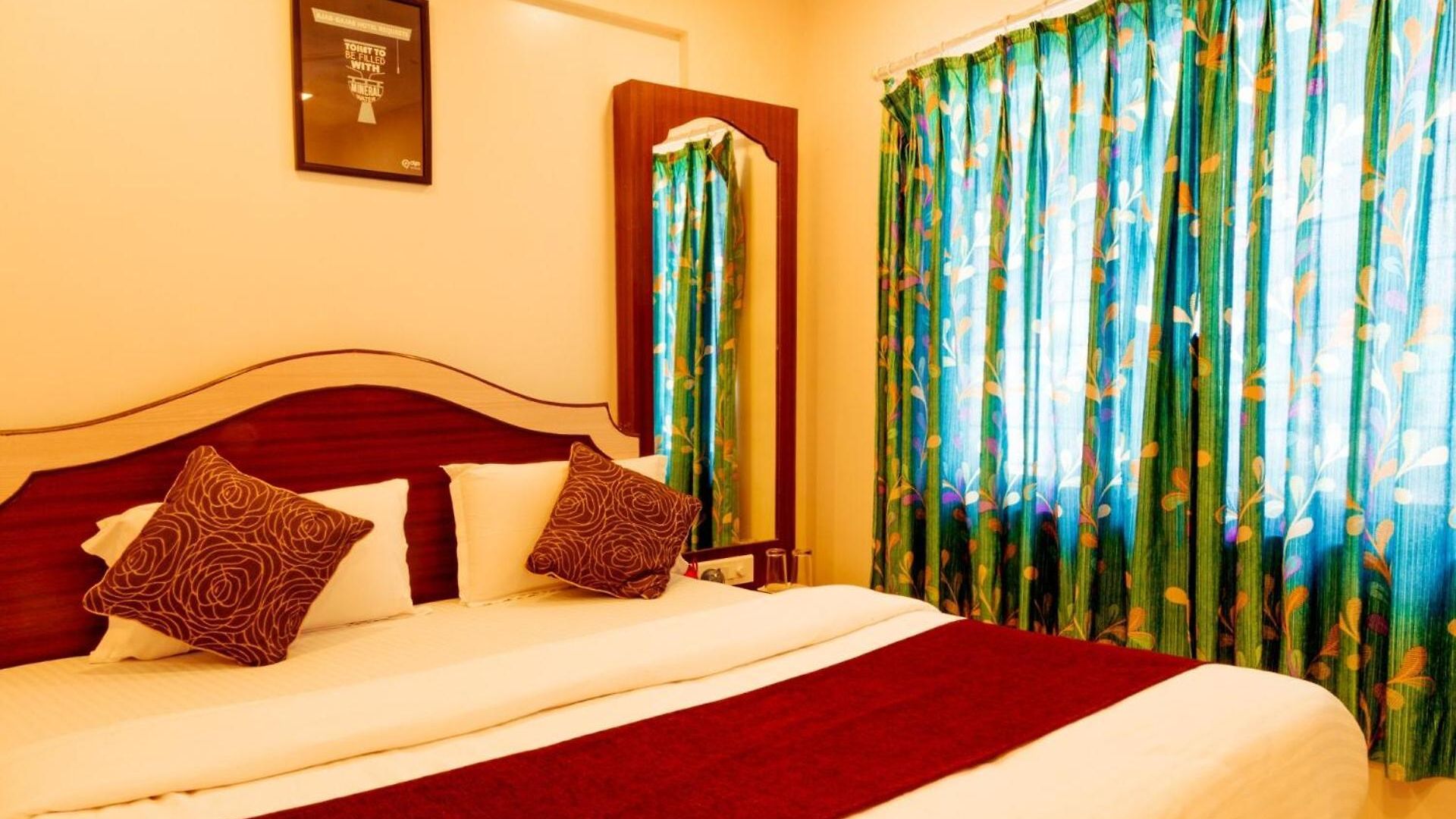 Hotel O Royal Grand Near Chhatrapati Shivaji International Airport