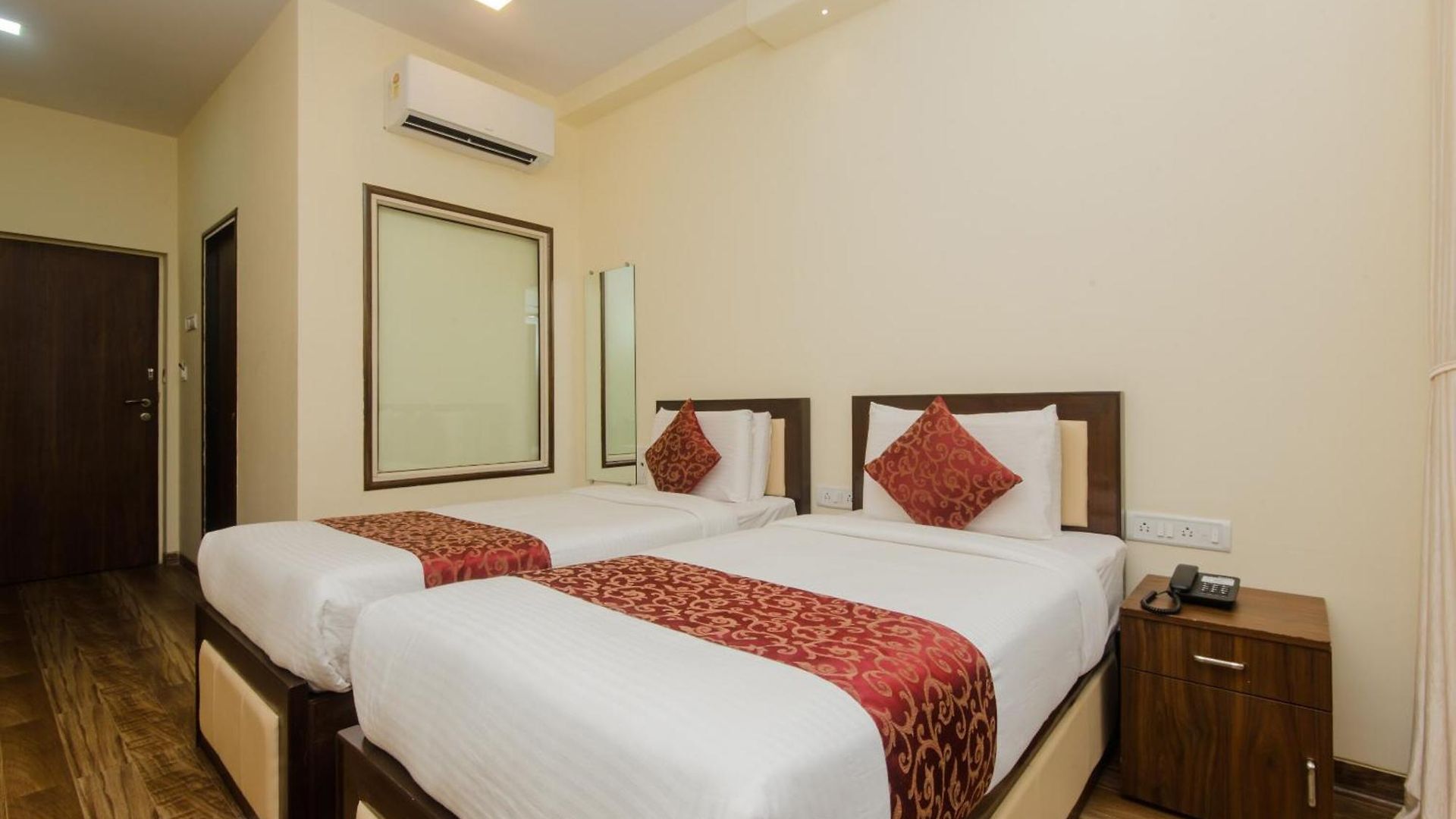 Hotel Super O Divine Residency Near Phoenix Marketcity 3*