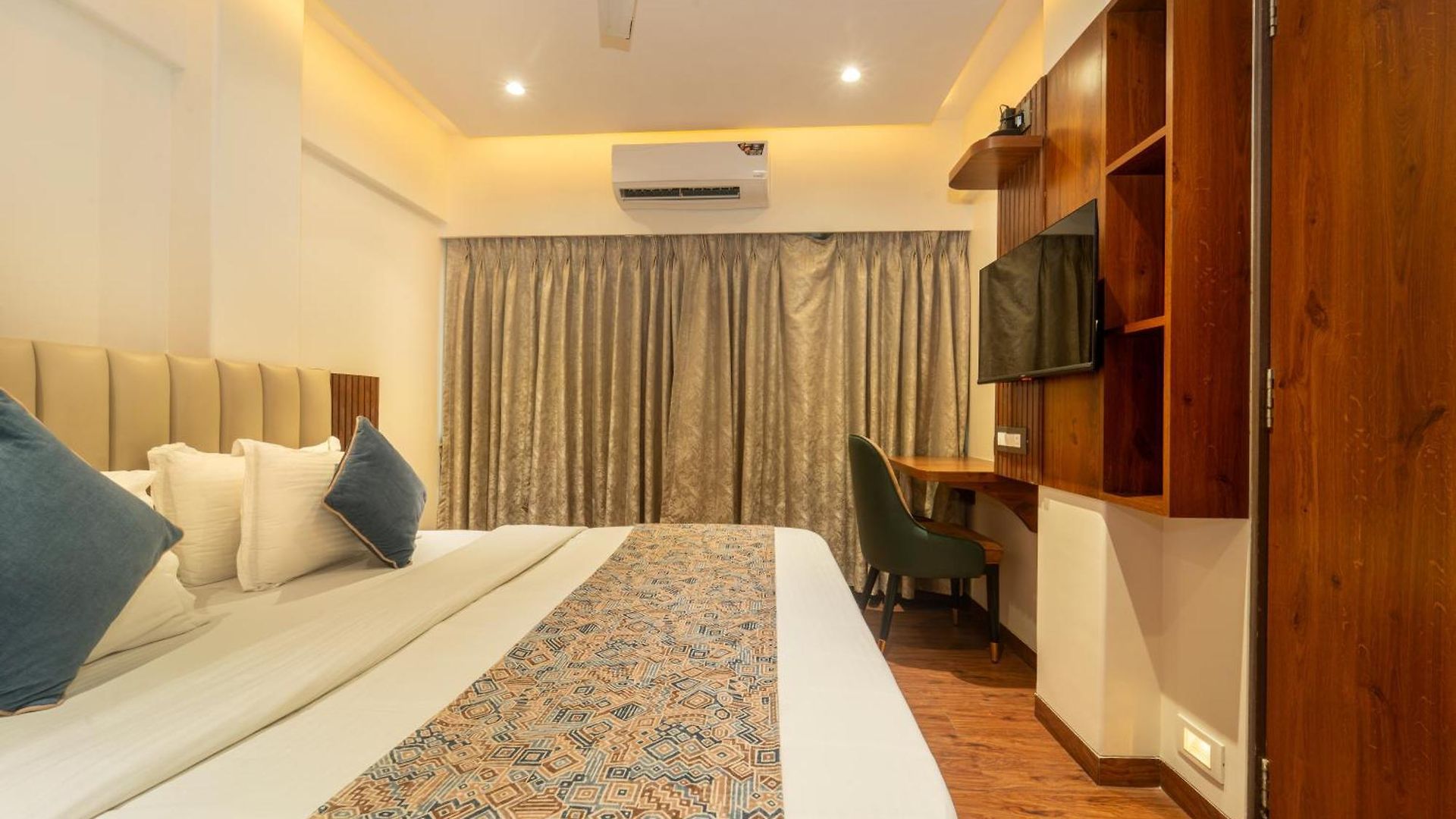 Kalpana Palace, Hotel Mumbai