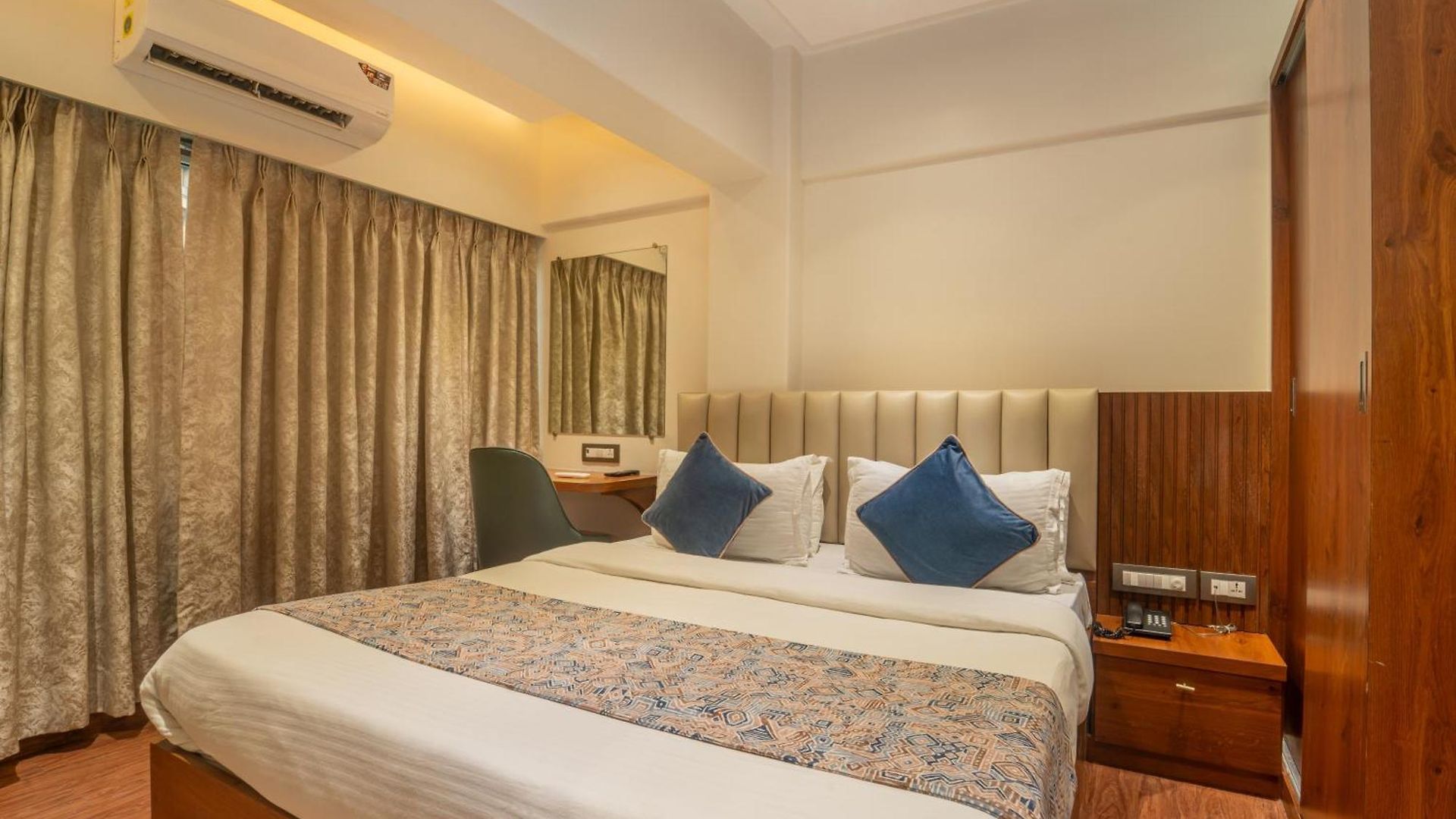 Kalpana Palace, Hotel Mumbai