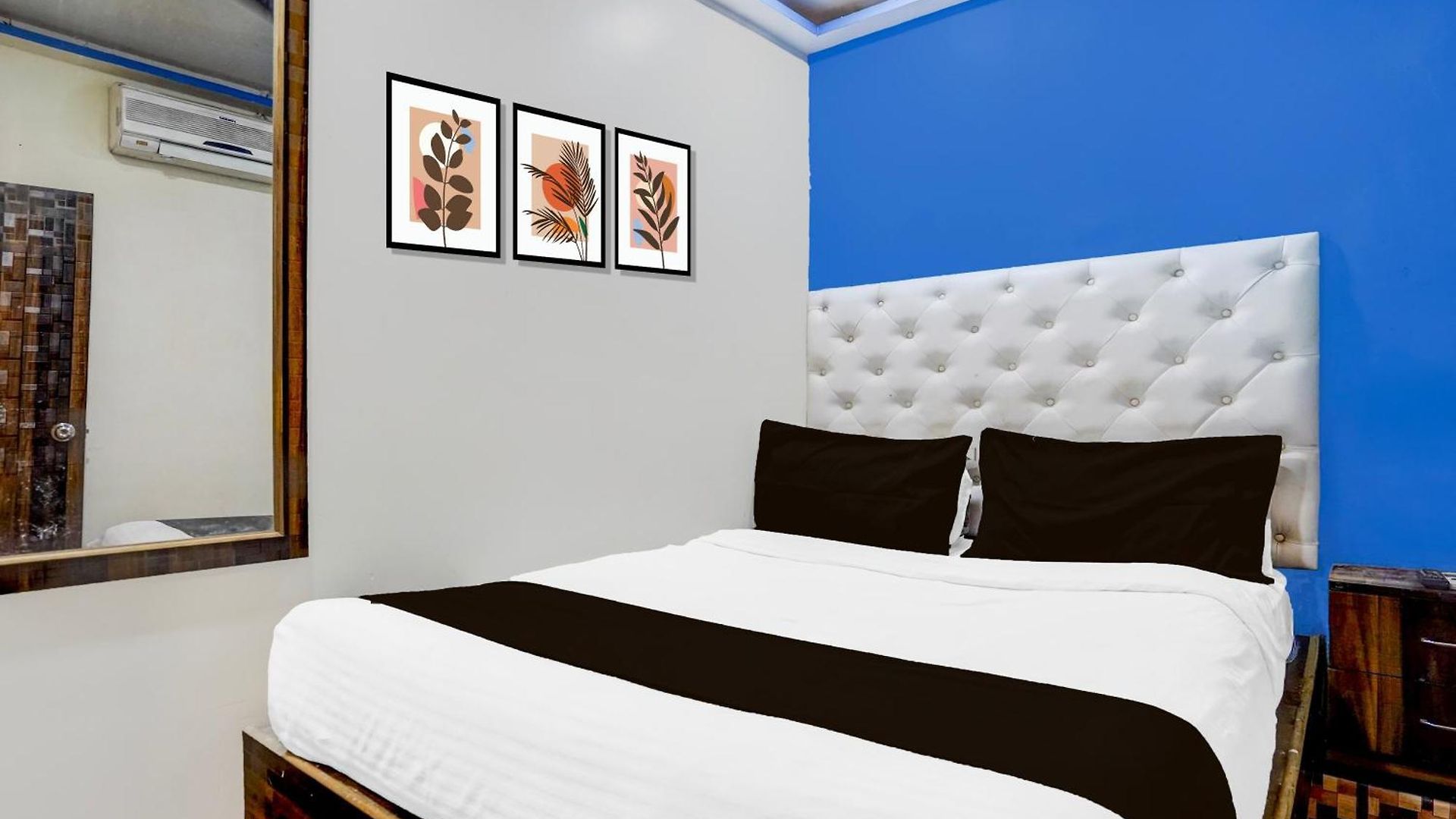 O The Om Sai Residency Hotel