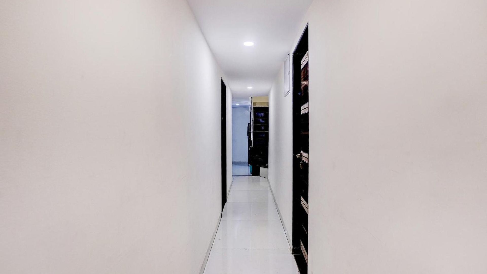 Fabhotel Blue Light 3*