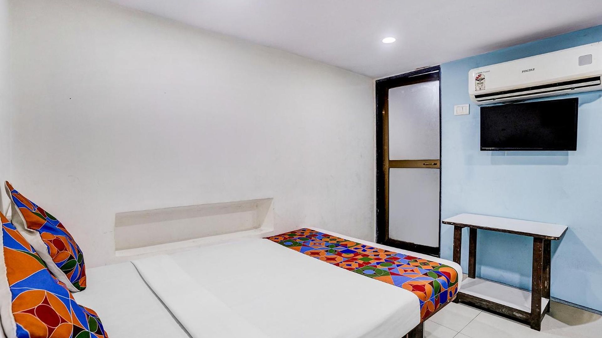 Fabhotel Blue Light Mumbai