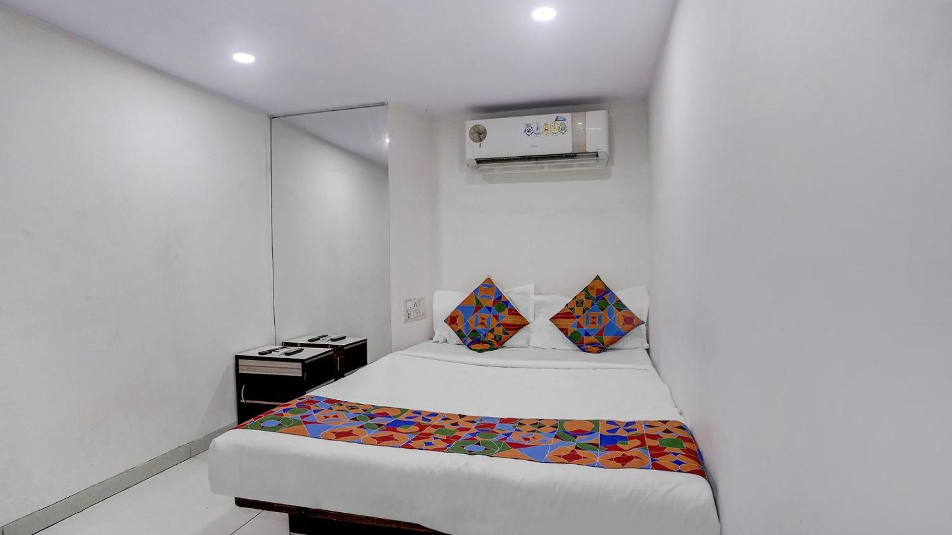 Fabhotel Blue Light Hotel