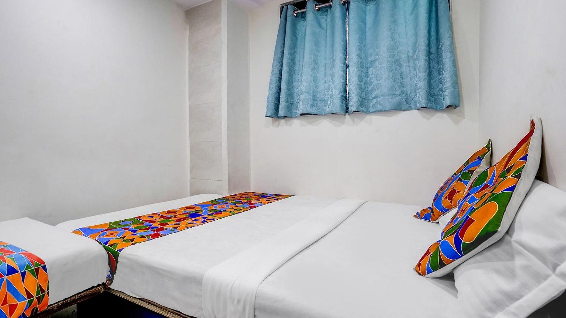 Fabhotel Blue Light Hotel