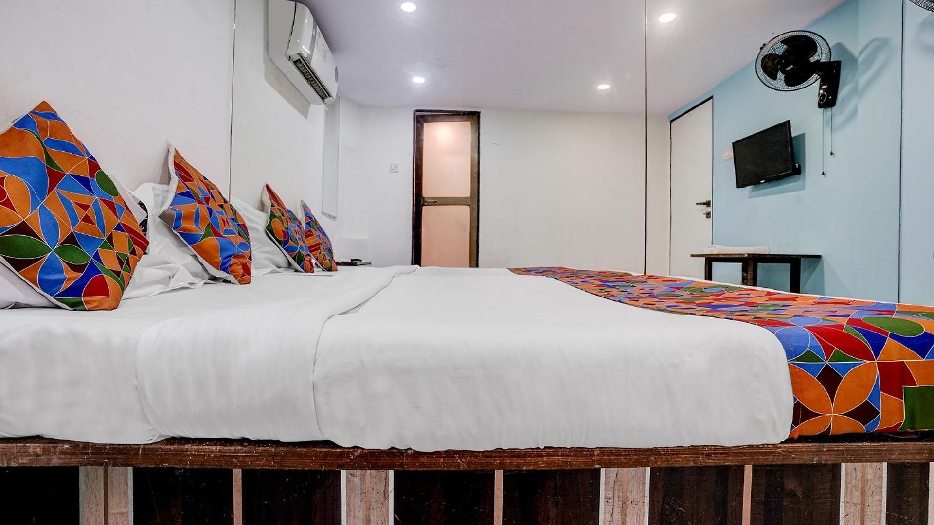 Fabhotel Blue Light Hotel 3*