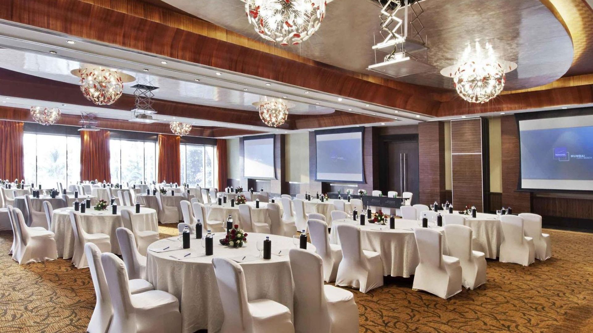 Hotel Novotel Juhu 5*