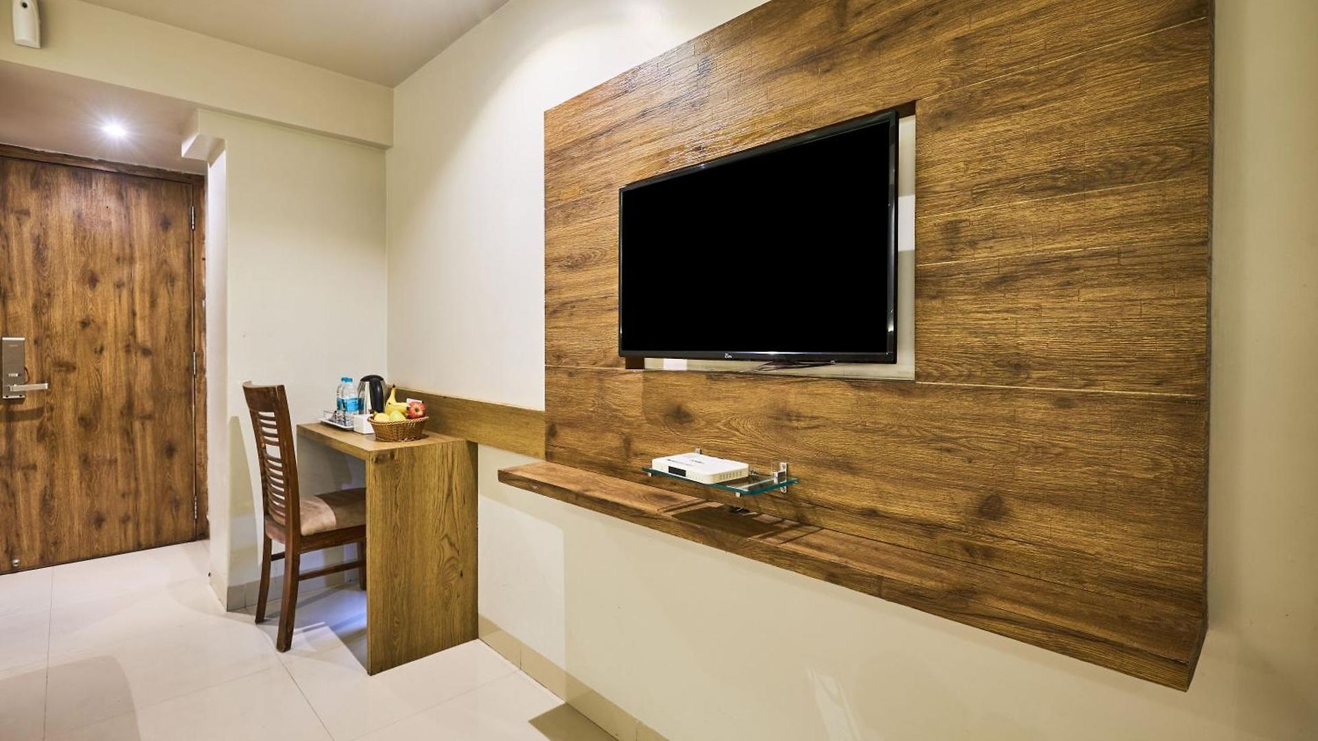 Treebo Amber International Airport T2 Hotel 3*