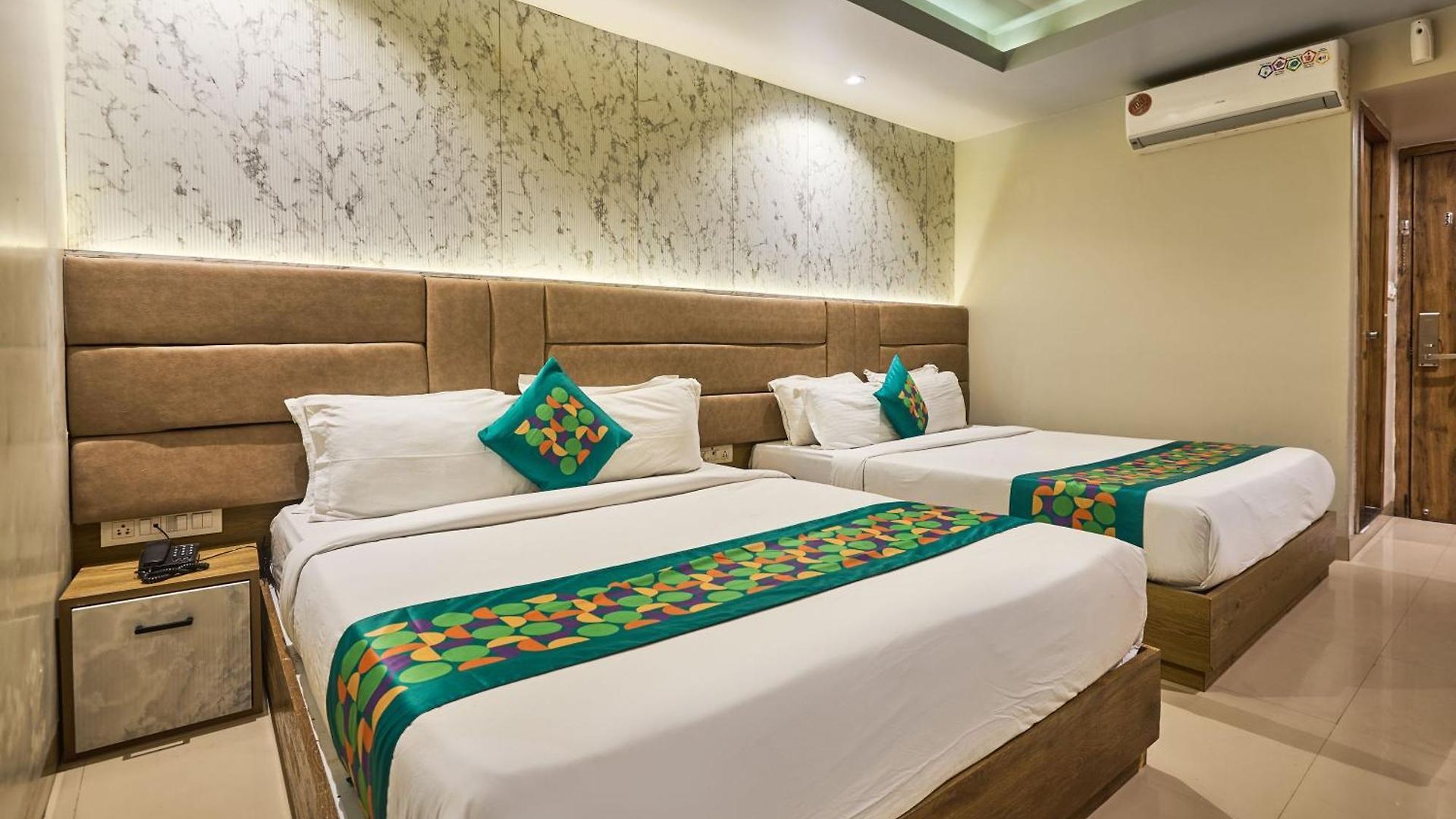 Hotel Treebo Amber International Airport T2 3*