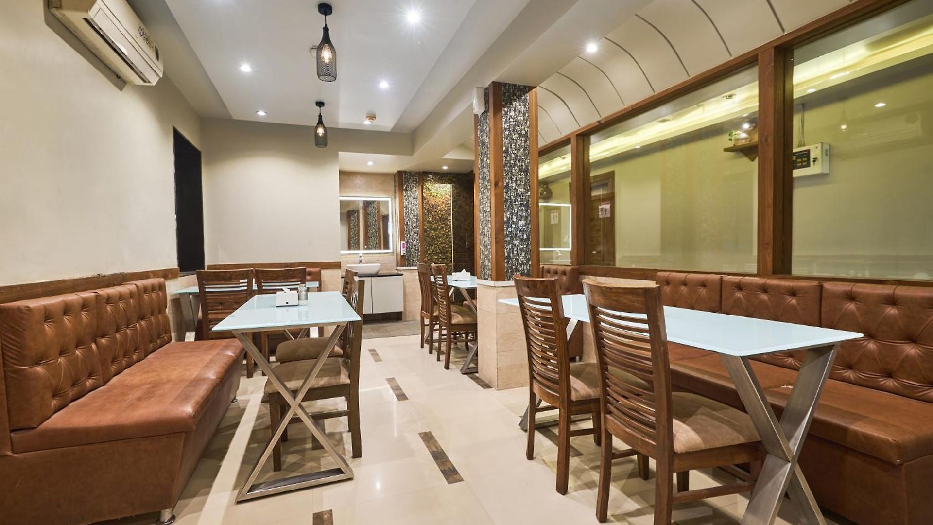 Treebo Amber International Airport T2 Hotel 3*