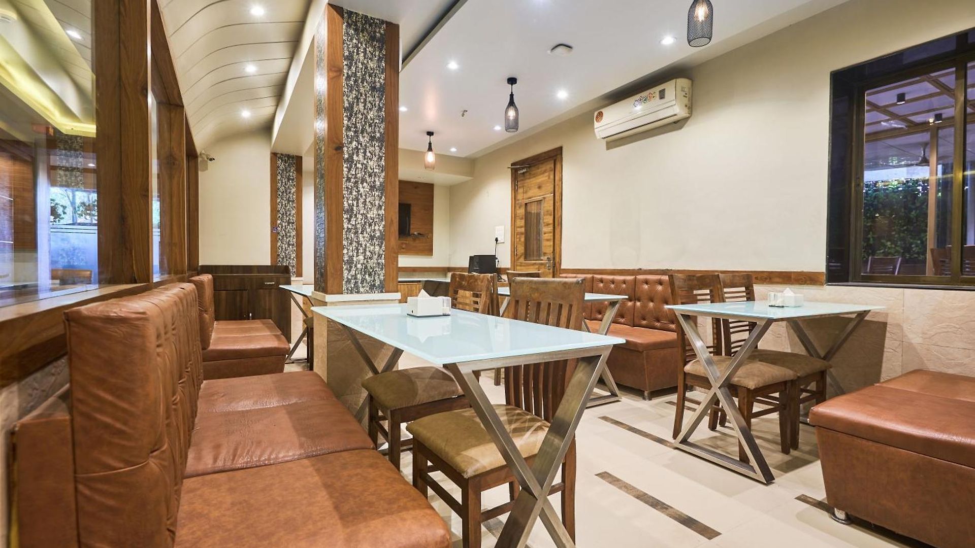 Treebo Amber International Airport T2 Hotel