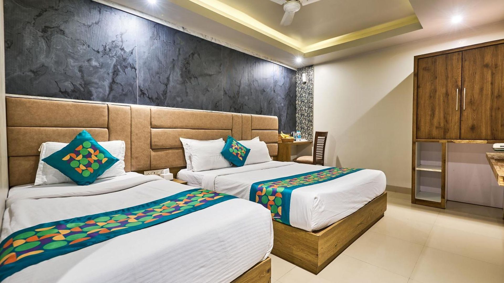 Hotel Treebo Amber International Airport T2 3*
