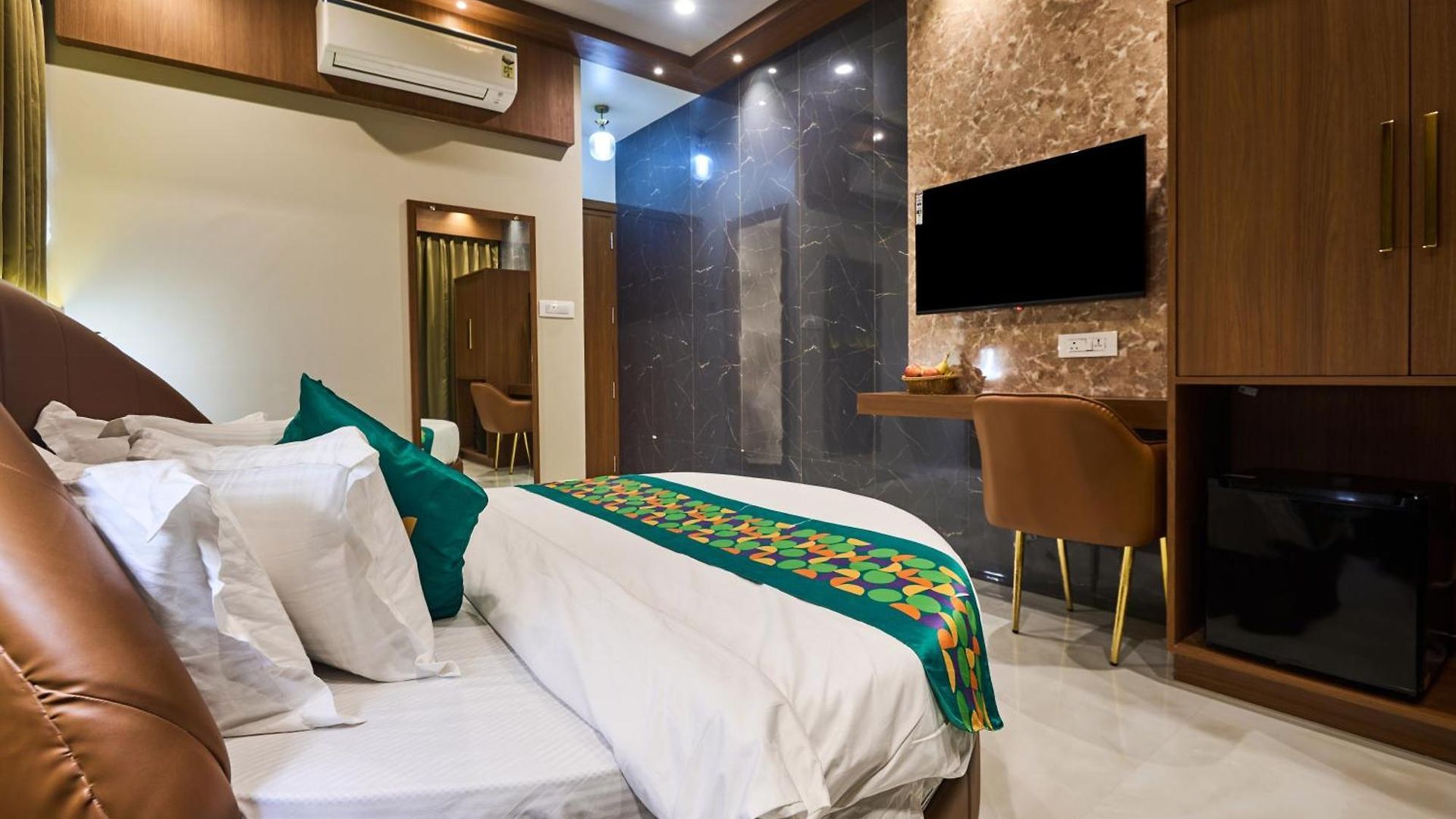 Hotel Treebo Amber International Airport T2 Mumbai