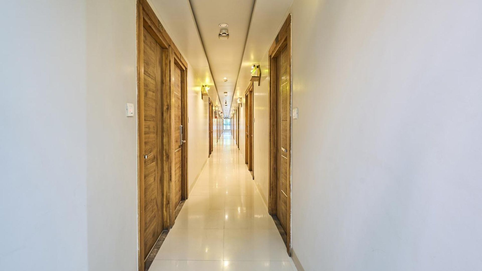 Treebo Amber International Airport T2 Hotel Mumbai