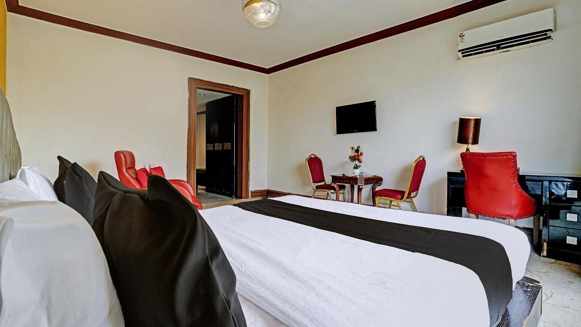 Townhouse Royal Palms - Lily Collection Hotel Mumbai