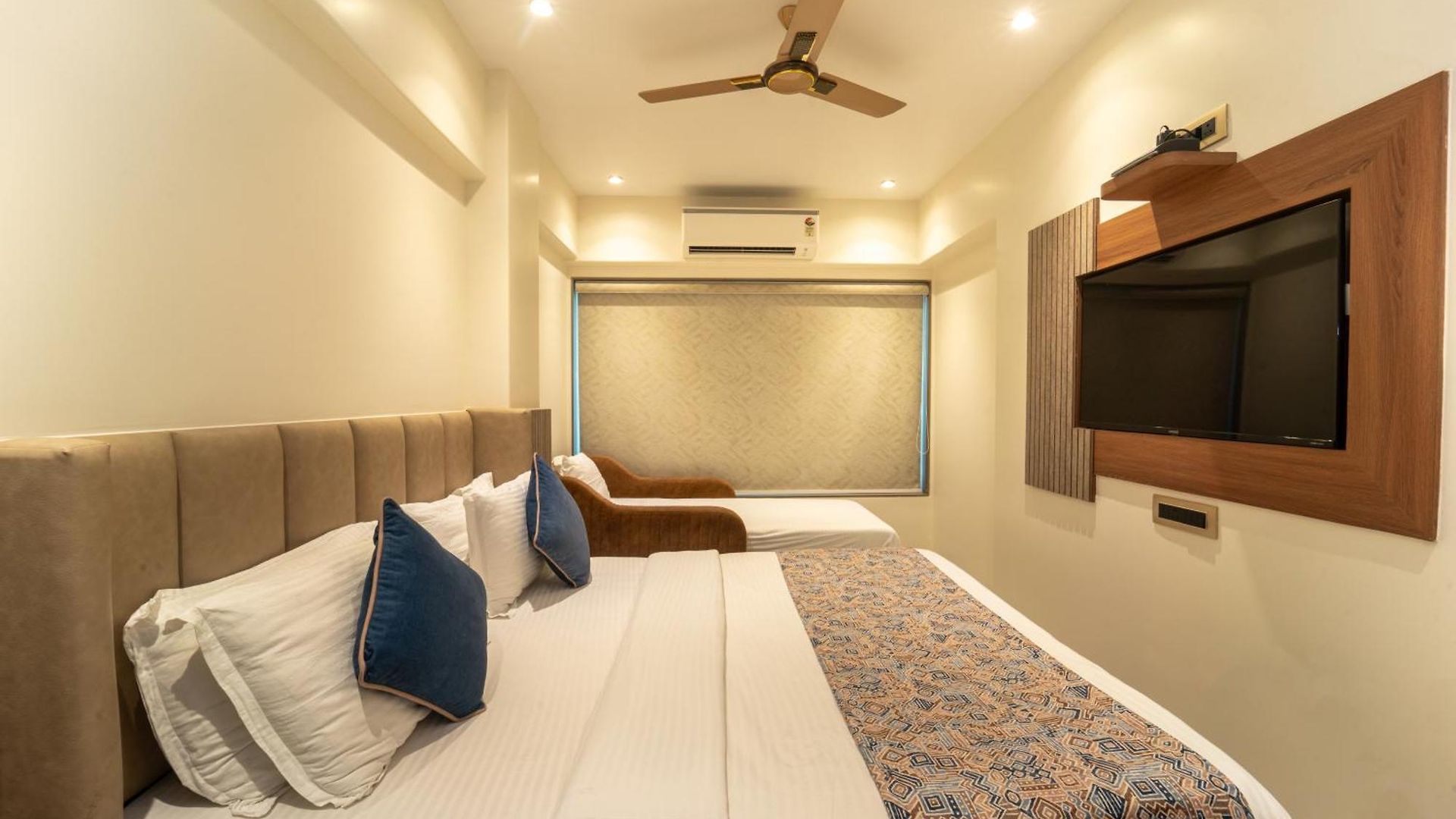 Kalpana Palace, 2*