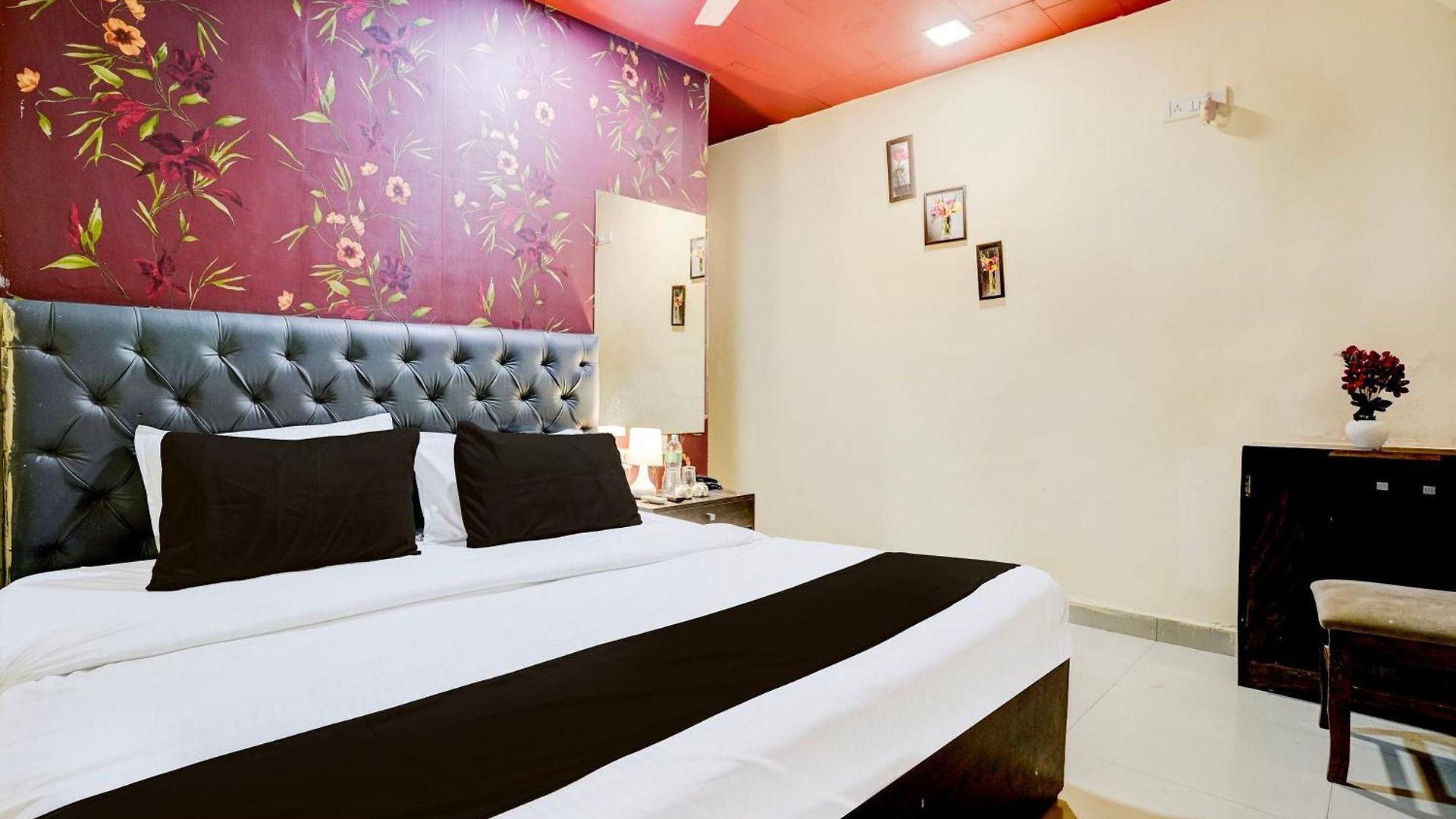 Oyo 77012 Moss View - Moca Hotel 3*