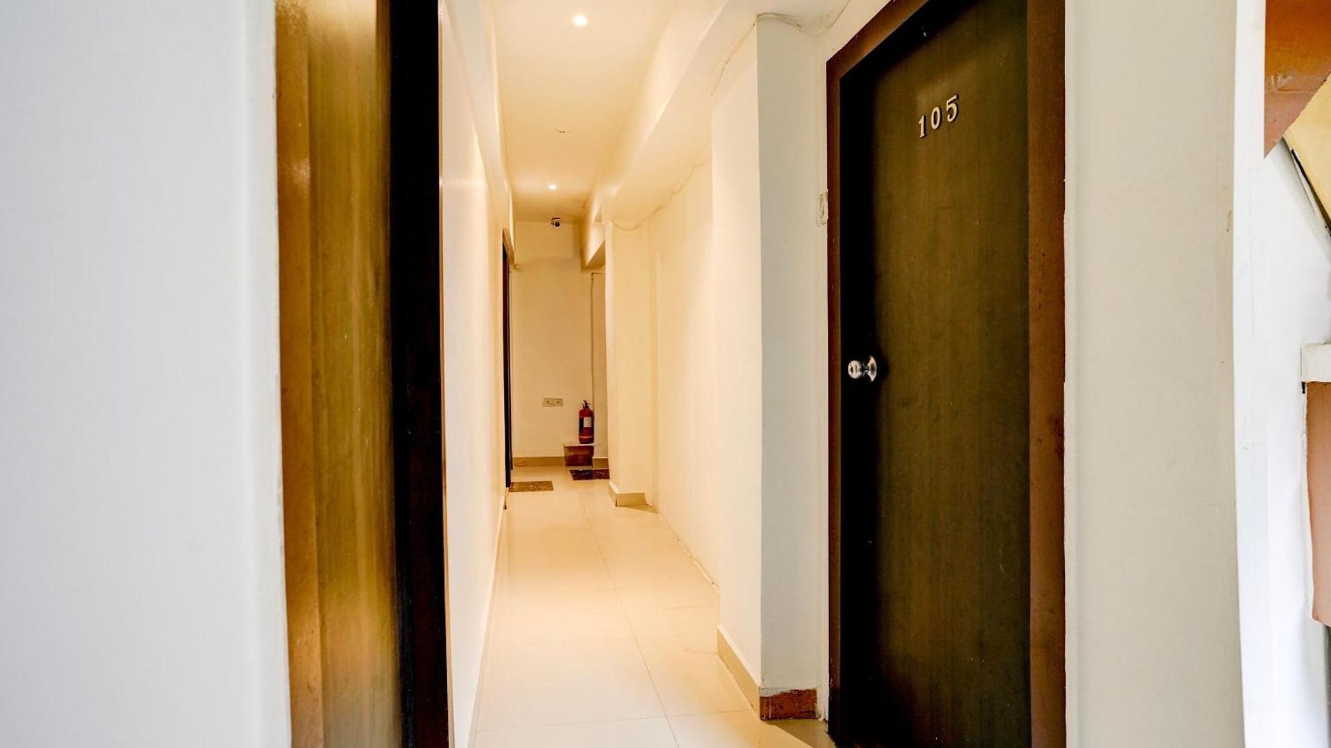 Oyo 77012 Moss View - Moca Hotel Mumbai