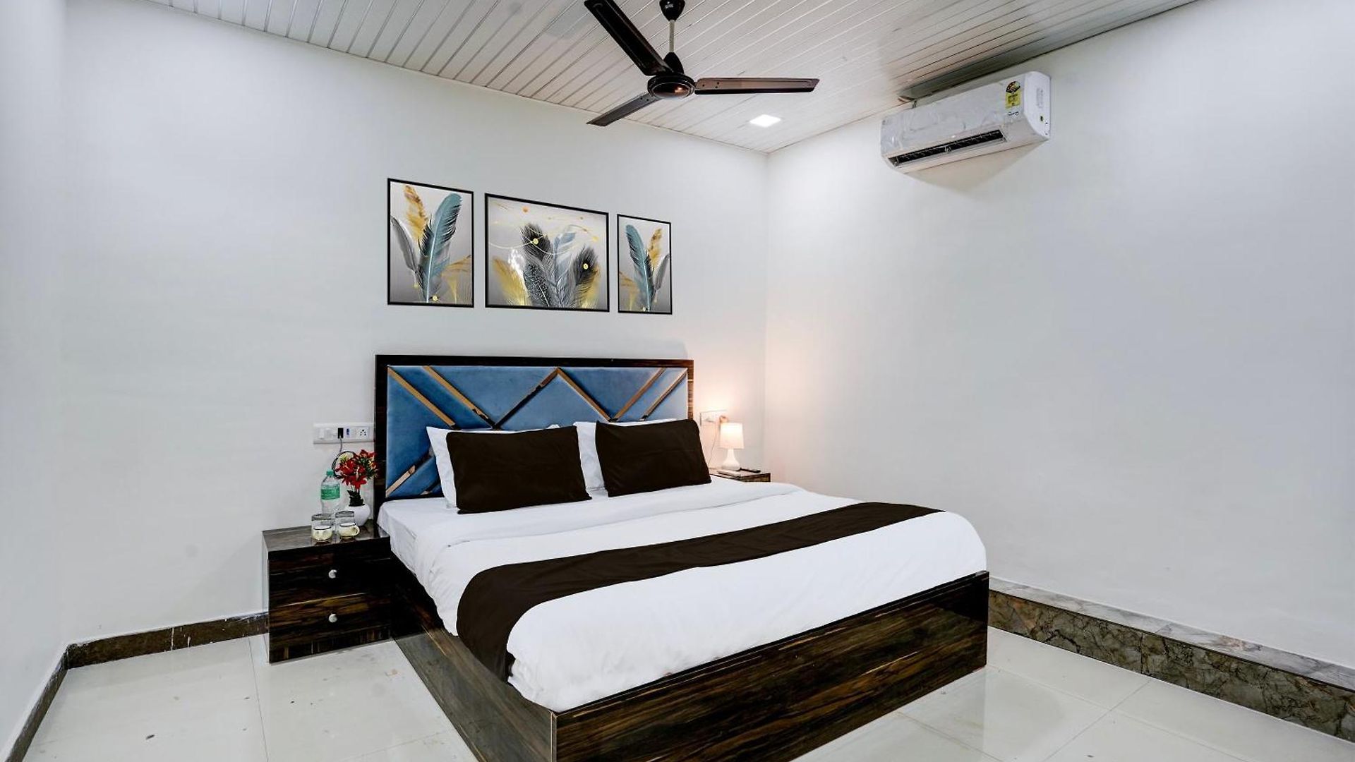 Oyo 77012 Moss View - Moca 3* Mumbai