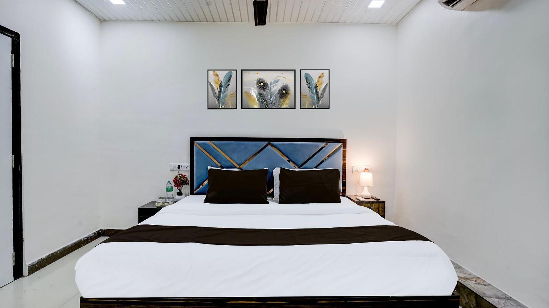 Oyo 77012 Moss View - Moca Hotel Mumbai