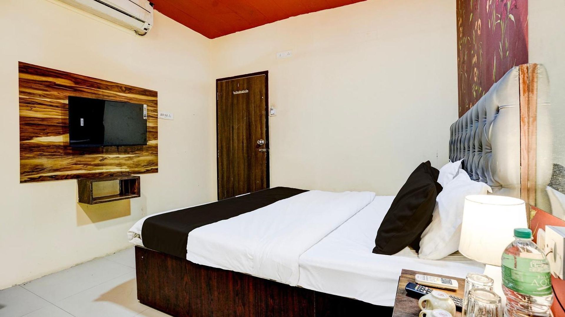 Hotel Oyo 77012 Moss View - Moca Mumbai