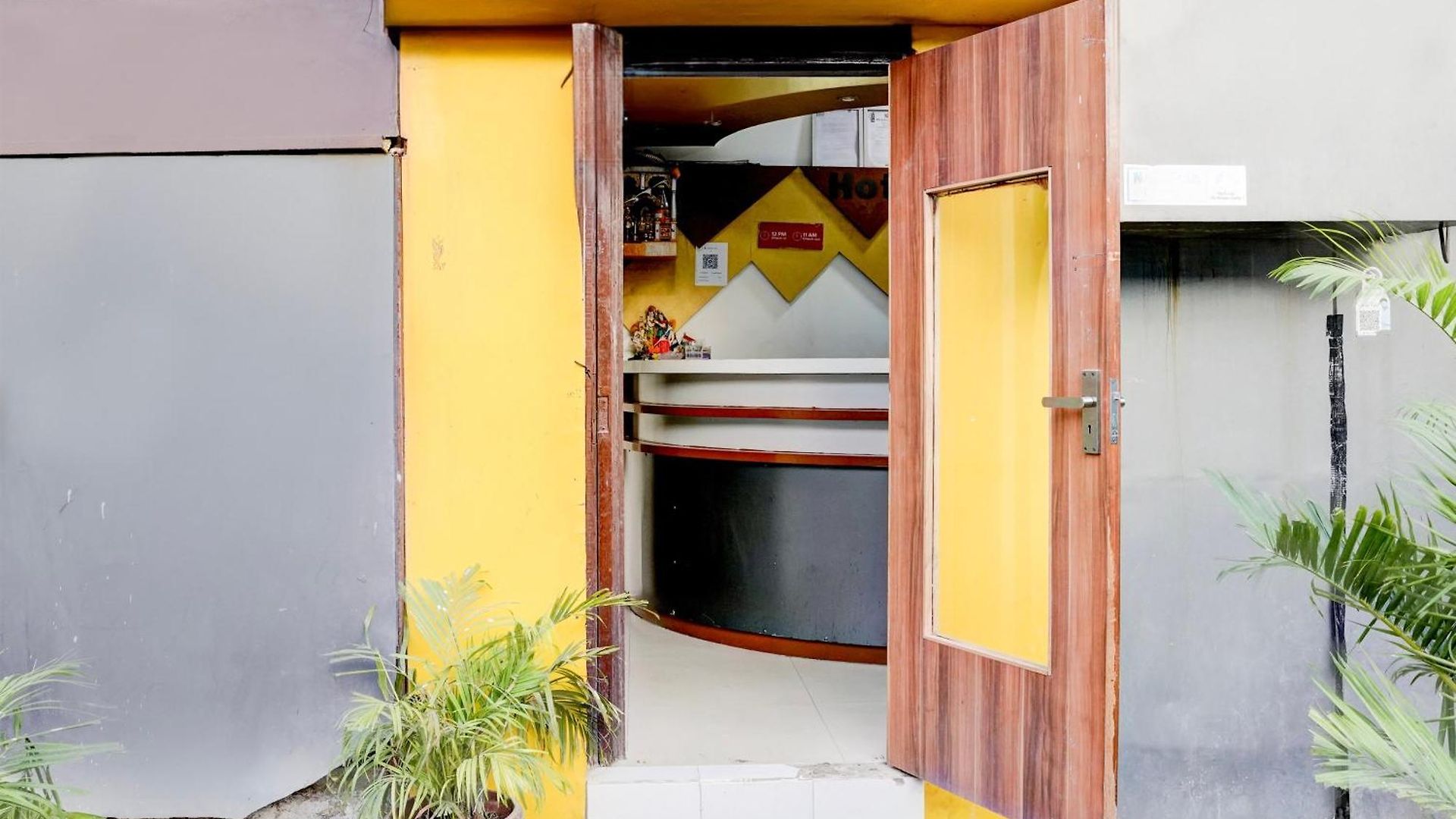 Oyo 77012 Moss View - Moca Hotel Mumbai