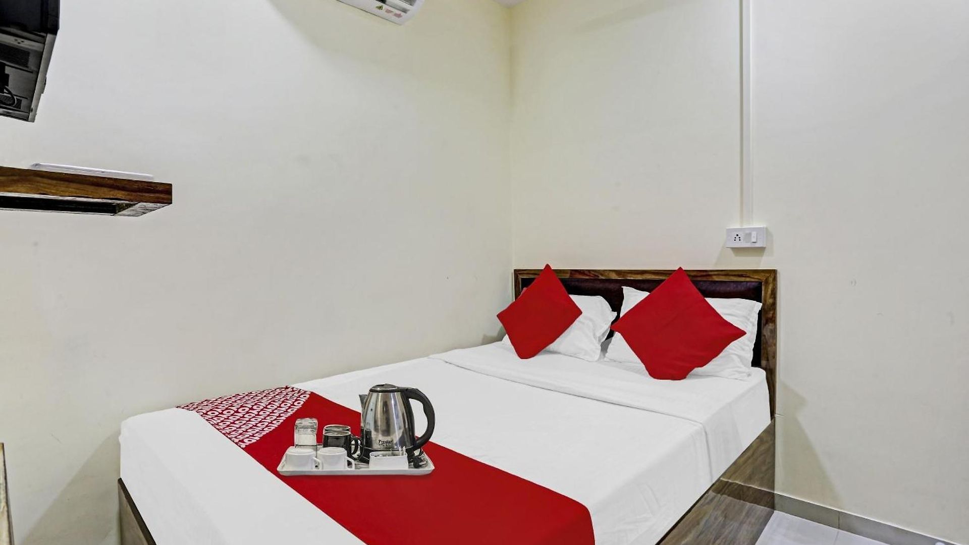 Hotel O S K Palace